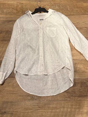 Grayson white linen shirt featuring multi-colored embroidered hearts  (02 /sm)